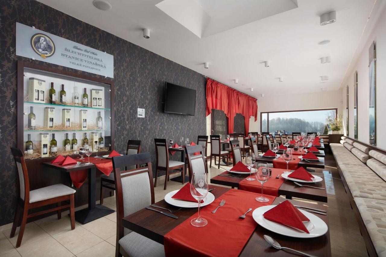 Hotel Slunny Dvur Jesenik Bagian luar foto