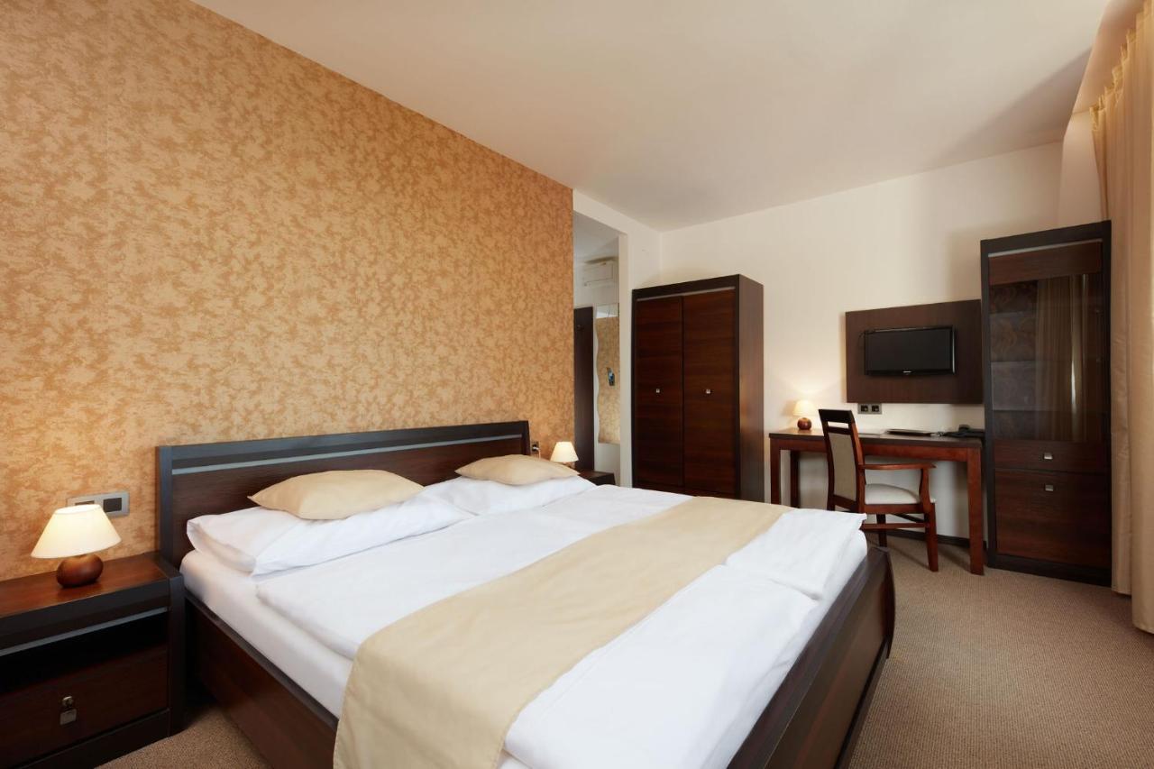 Hotel Slunny Dvur Jesenik Bagian luar foto