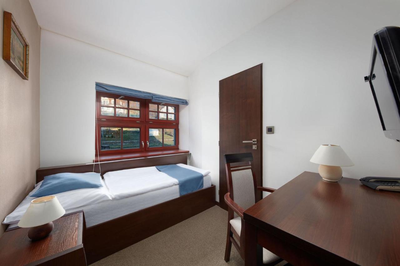 Hotel Slunny Dvur Jesenik Bagian luar foto