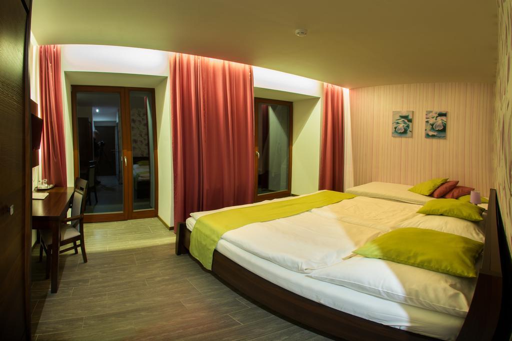 Hotel Slunny Dvur Jesenik Bagian luar foto